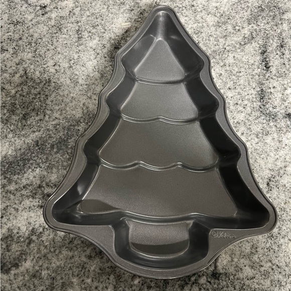 Wilton Kitchen Wilton Christmas Tree Cake Pan Nwot Poshmark